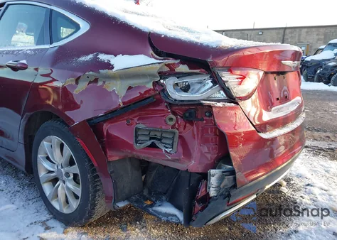 2015 Chrysler 200 C z USA, uszkodzony, nr VIN 1C3CCCCG4FN527733